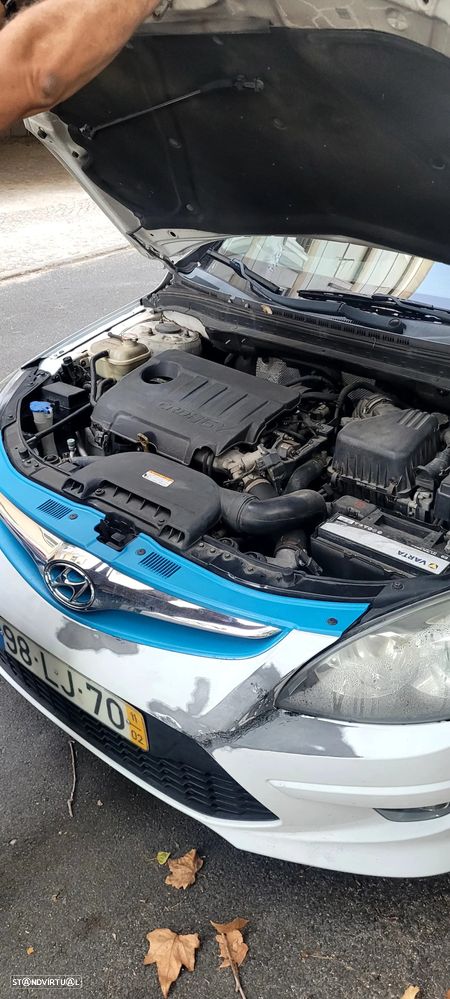 Hyundai i30 CW 1.6 CRDi Blue Comfort - 4