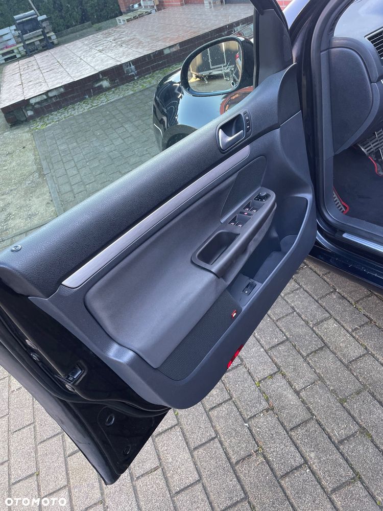 Volkswagen Golf - 33