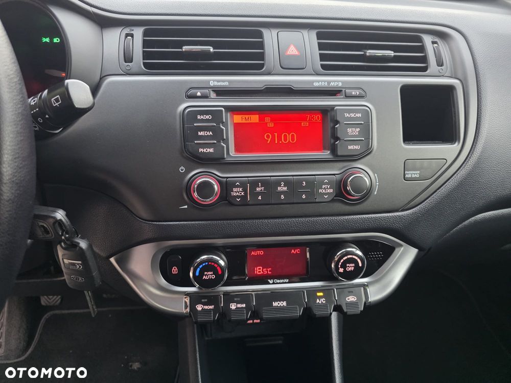 Kia Rio 1.4 Dream Team Edition - 13