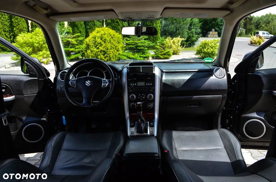 Suzuki Grand Vitara 2.0 De luxe - 33