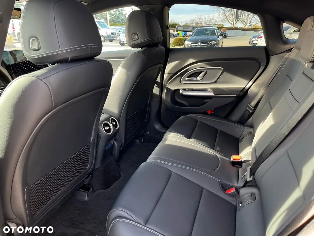 Mercedes-Benz CLA 200 mHEV 8G-DCT - 14