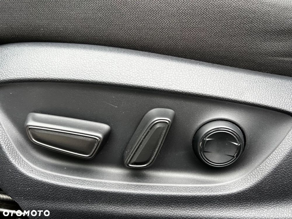 Toyota Camry 2.5 Hybrid Comfort CVT - 21