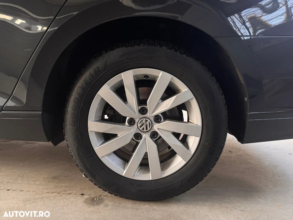 Volkswagen Passat - 30