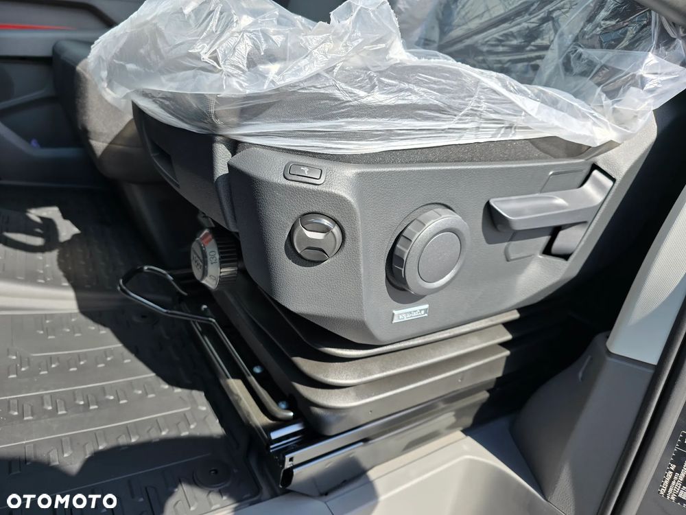 Volkswagen CRAFTER 4 MOTION AUTOMAT-8 Bie Długi 7-OSOBOWY BOGATA OPCJA WYPOSAŻENIA NAVI KAMERA COFANIA FUL LED LAKIER METALIZOWANY SALON PL STAN NOWY - 24