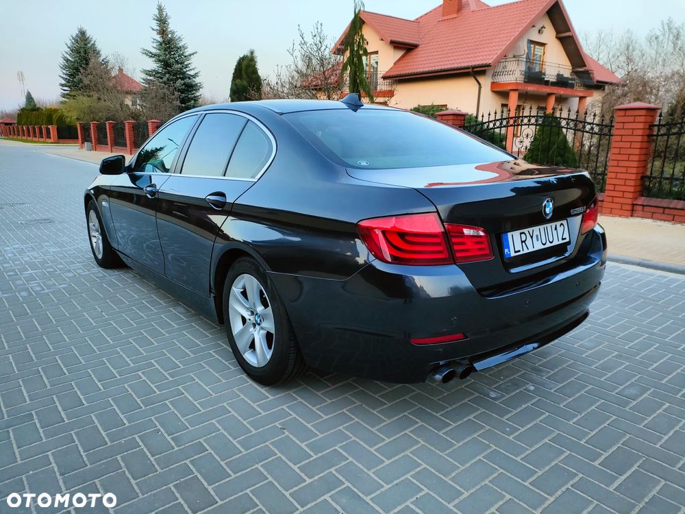 BMW Seria 5 528i - 4