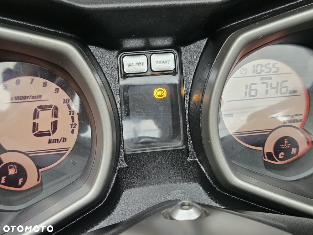 Yamaha X-max - 17