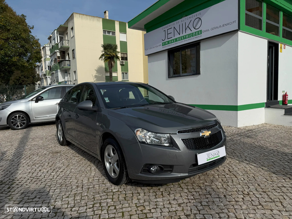 Chevrolet Cruze 1.6 LT