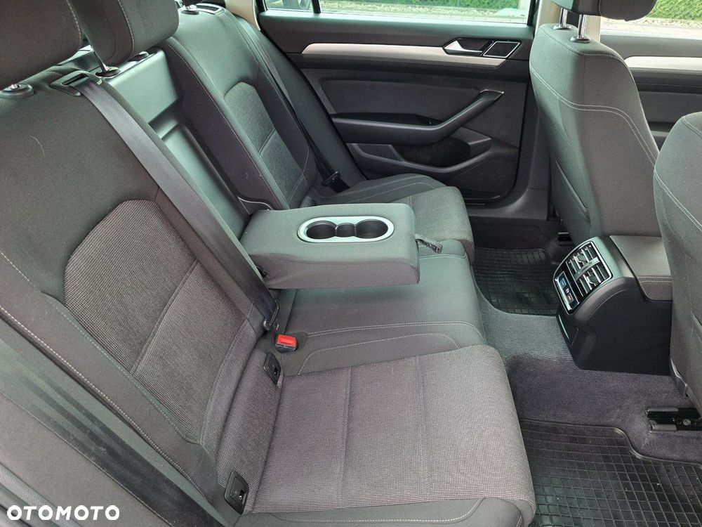 Volkswagen Passat - 8