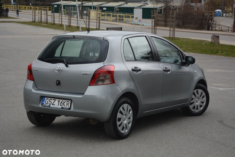 Toyota Yaris - 10