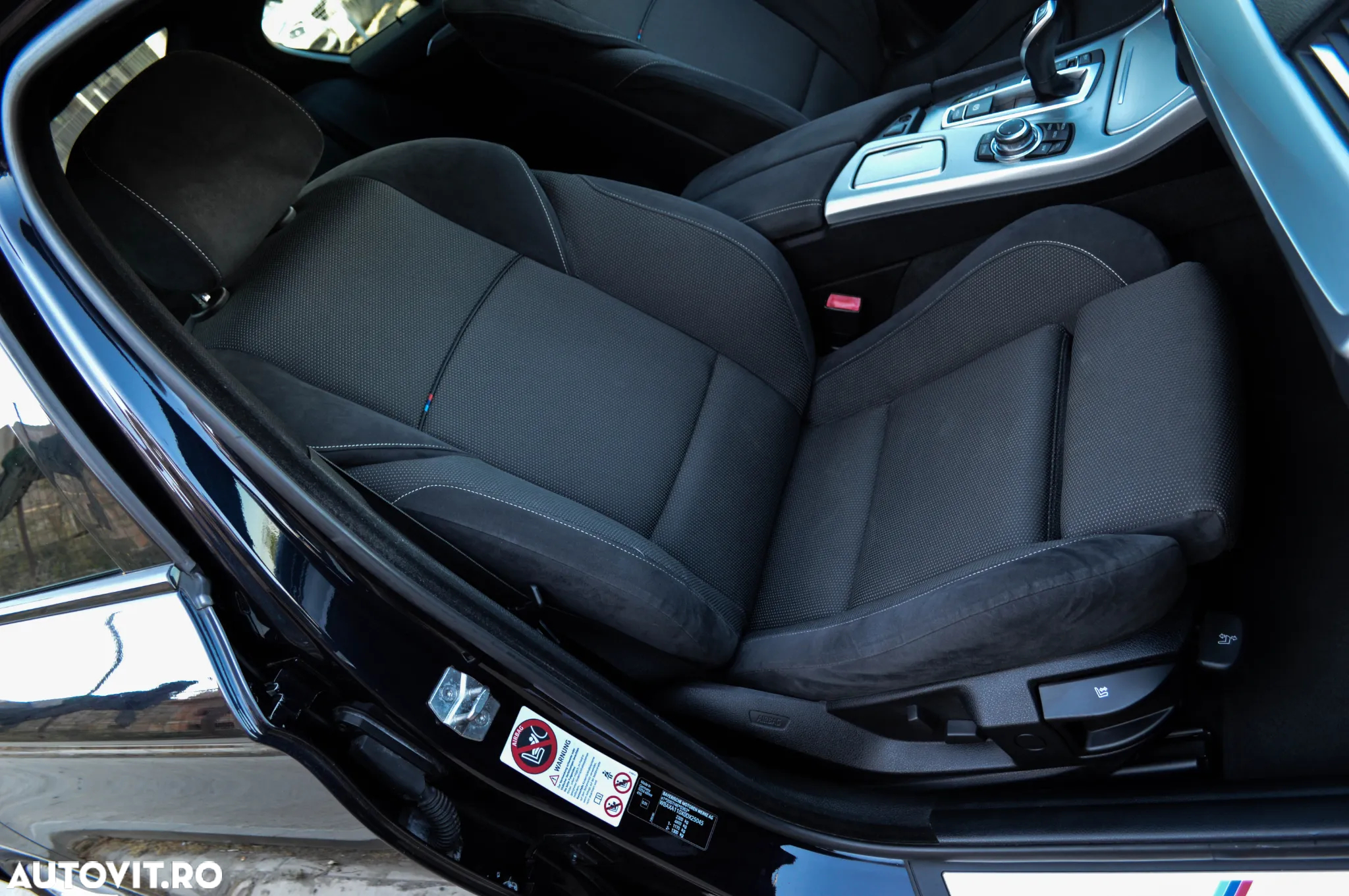 BMW Seria 5 525d xDrive Sport-Aut. - 32