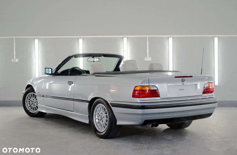 BMW Seria 3 323i - 4