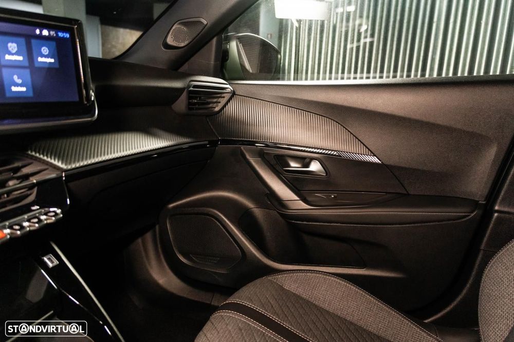 Peugeot e-2008 54 kWh Allure - 37