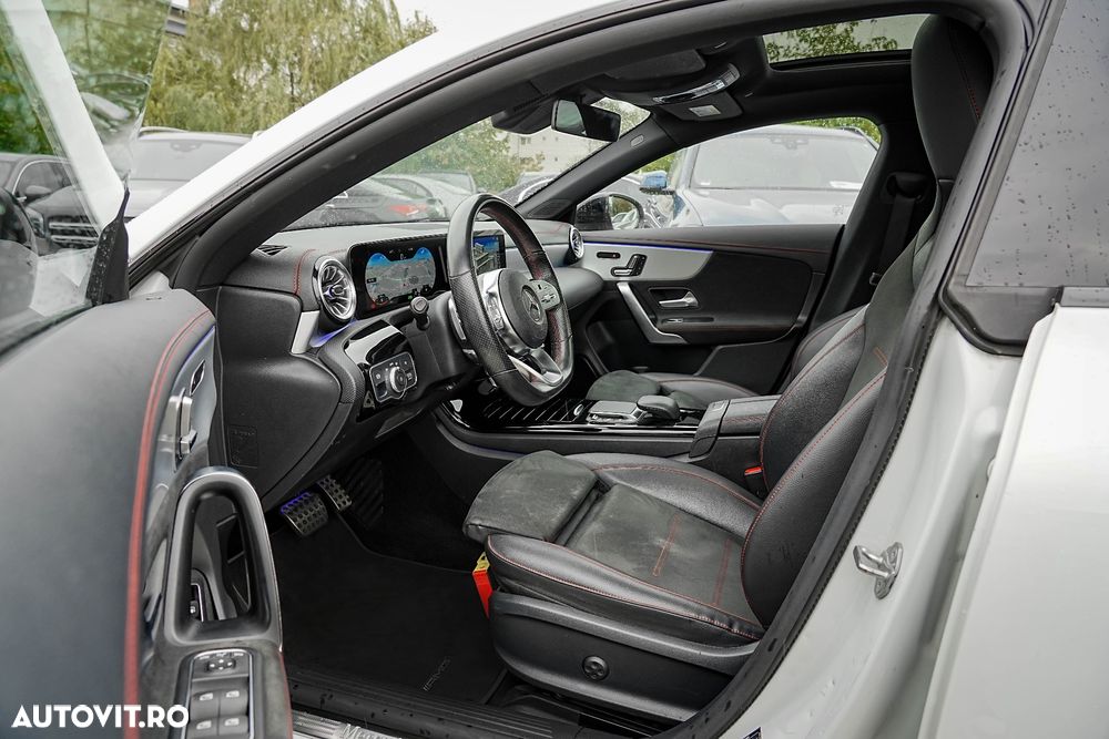 Mercedes-Benz CLA 250 e 8G-DCT AMG Line - 24