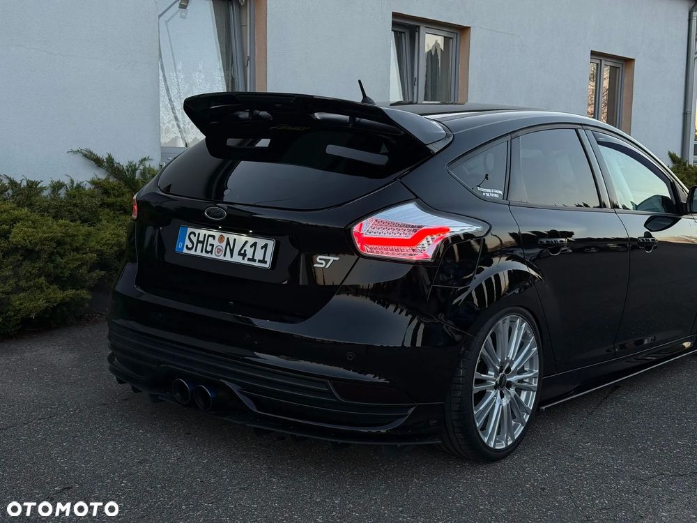 Ford Focus 2.0 EcoBoost ST - 18