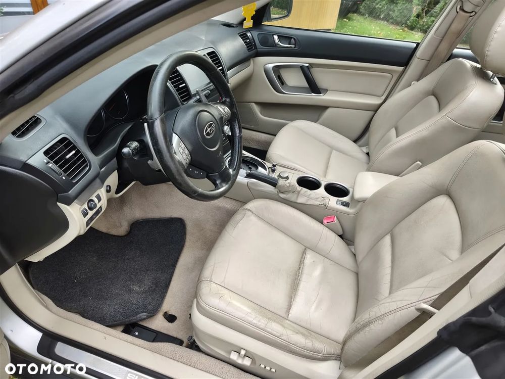 Subaru Legacy - 14