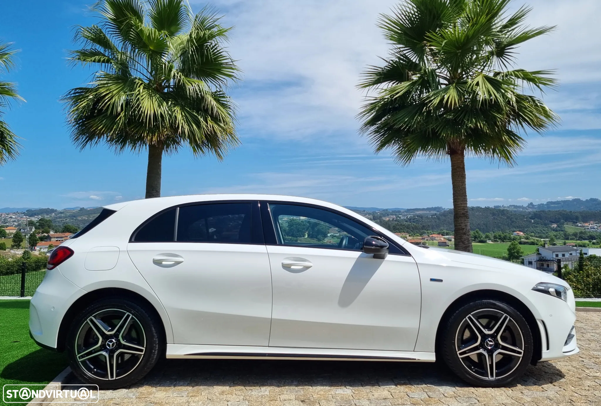 Mercedes-Benz A 250 e AMG Line - 14