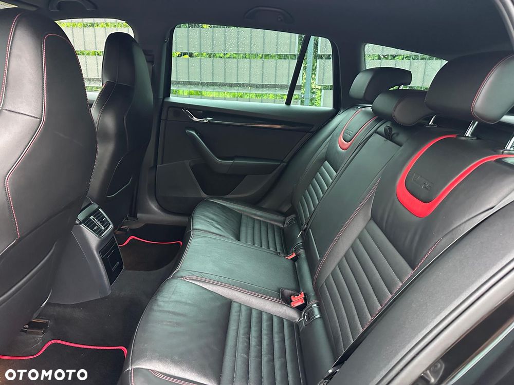 Skoda Octavia 2.0 TDI DSG RS - 18