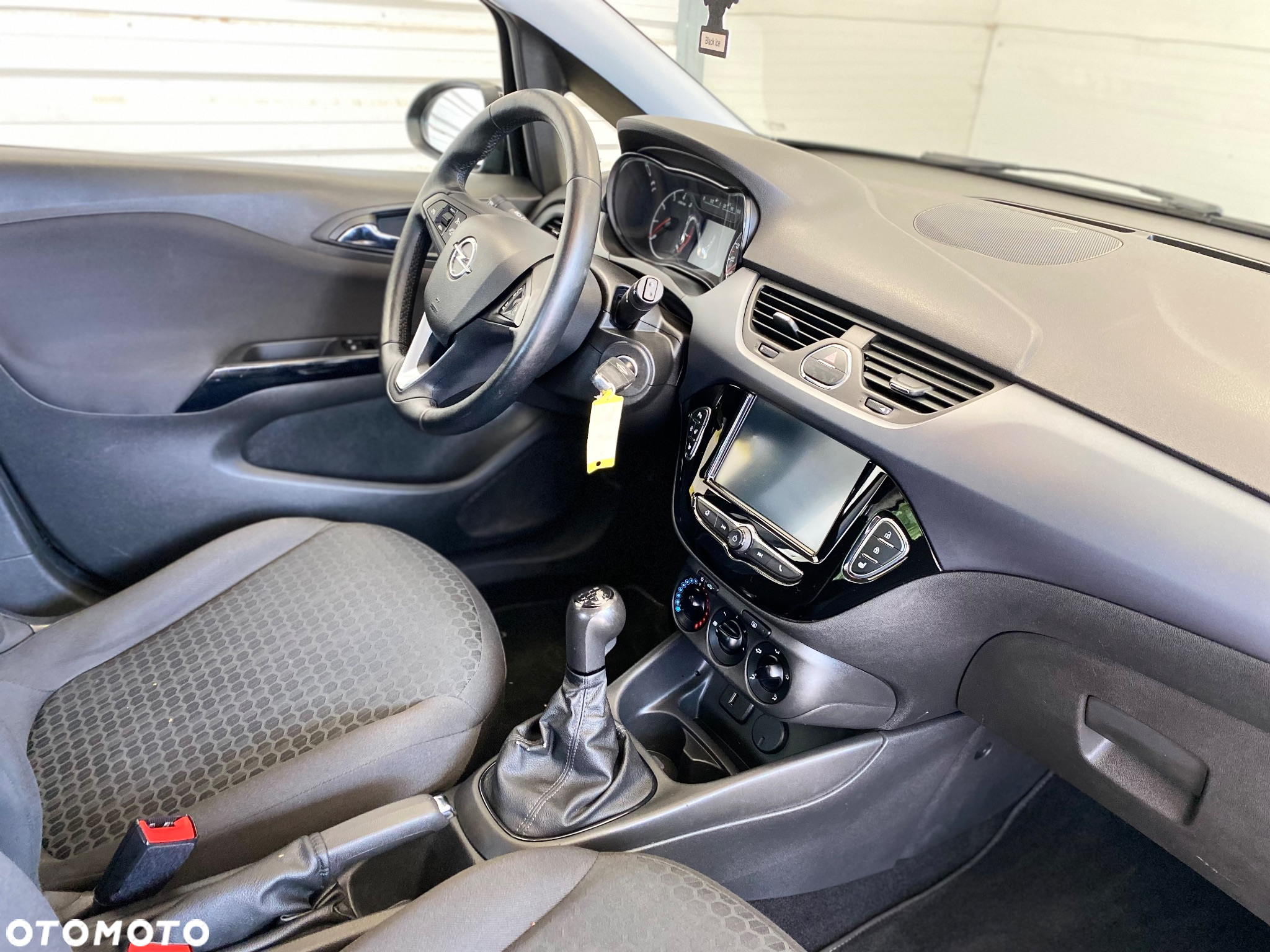 Opel Corsa 1.2 Essentia - 11