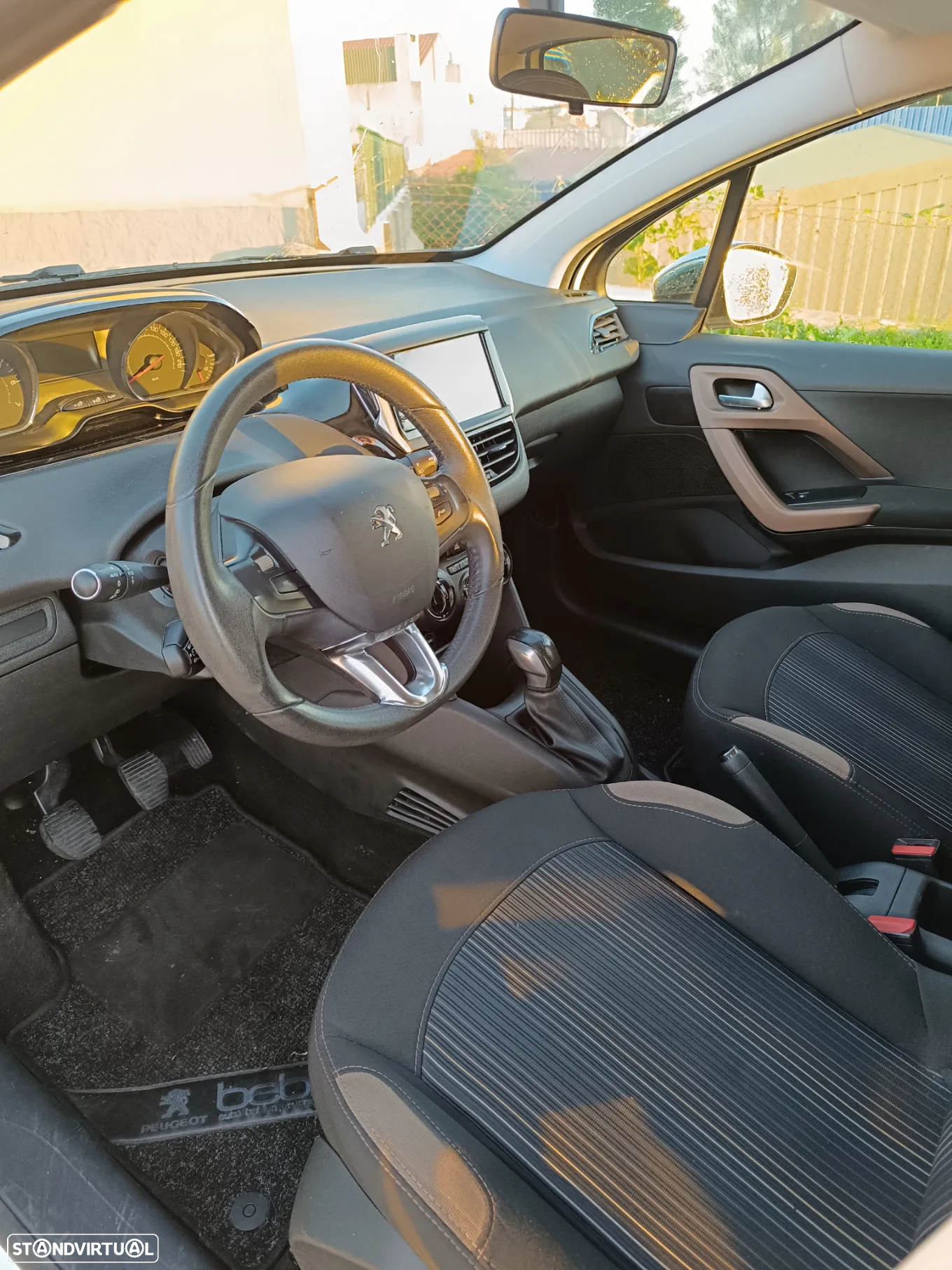 Peugeot 208 1.2 PureTech Allure - 12