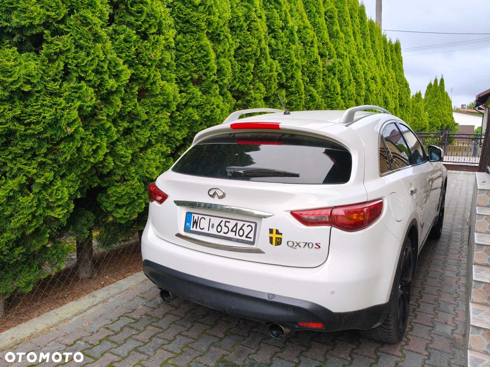 Infiniti Q70 - 2
