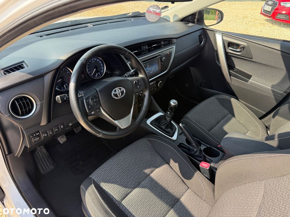 Toyota Auris 1.6 Premium - 9