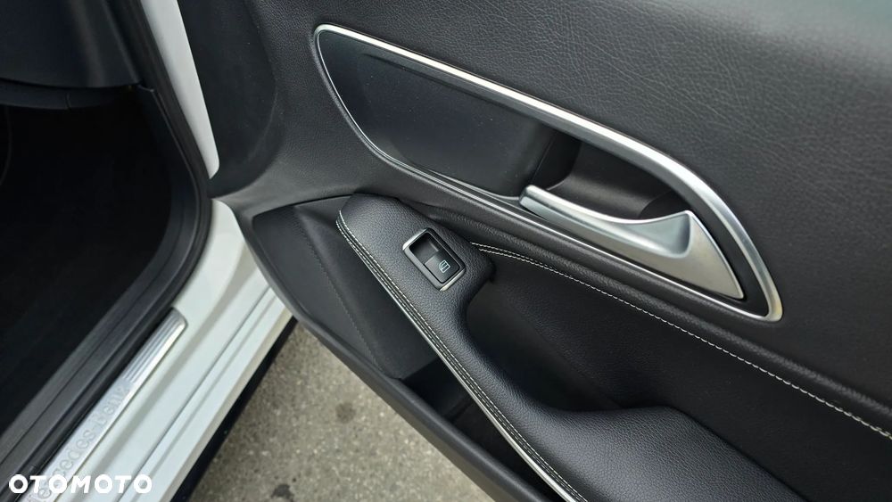 Mercedes-Benz CLA 250 4Matic 7G-DCT AMG Line - 29