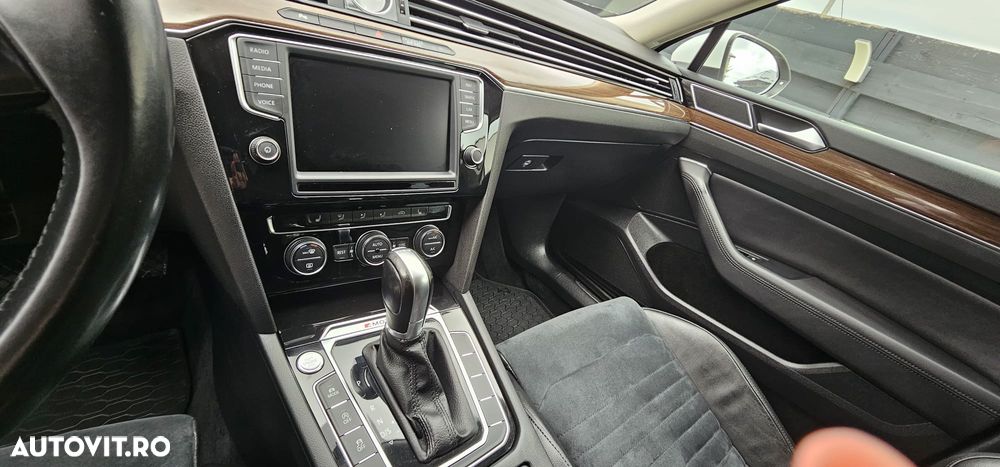 Volkswagen Passat 2.0 TDI DSG 4Motion Comfortline - 21