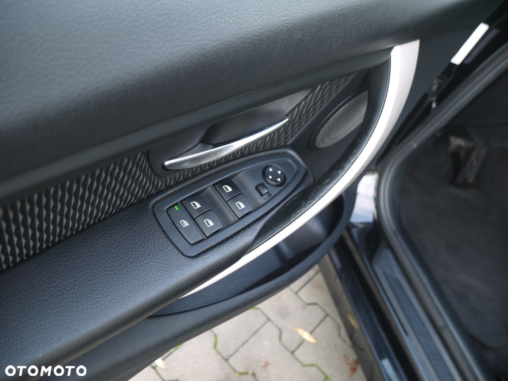 BMW Seria 3 320d Touring Efficient Dynamics Edition - 15
