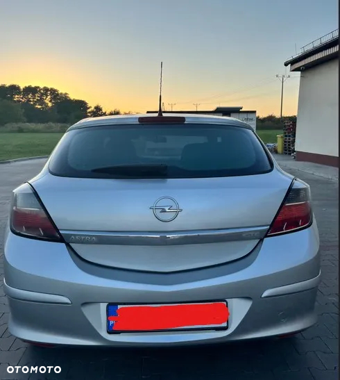 Opel Astra III GTC 1.6 Cosmo - 10