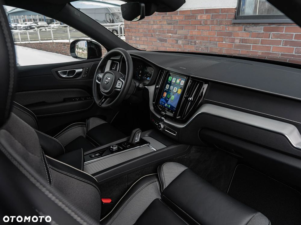 Volvo XC 60 B4 B Plus Dark - 25