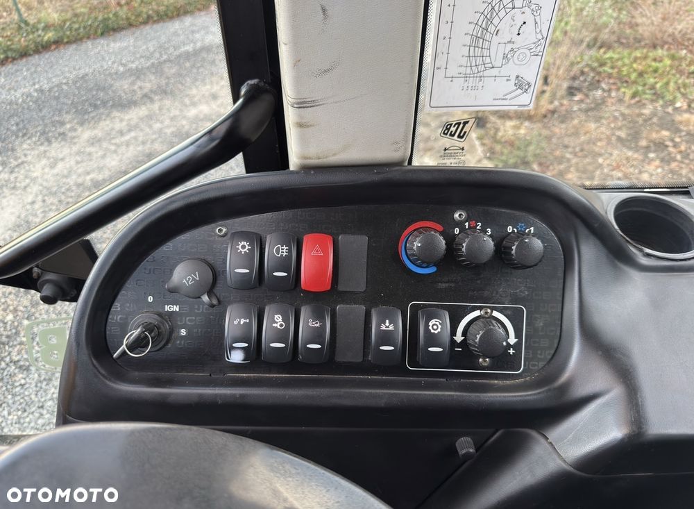 JCB TM320 agri - 11