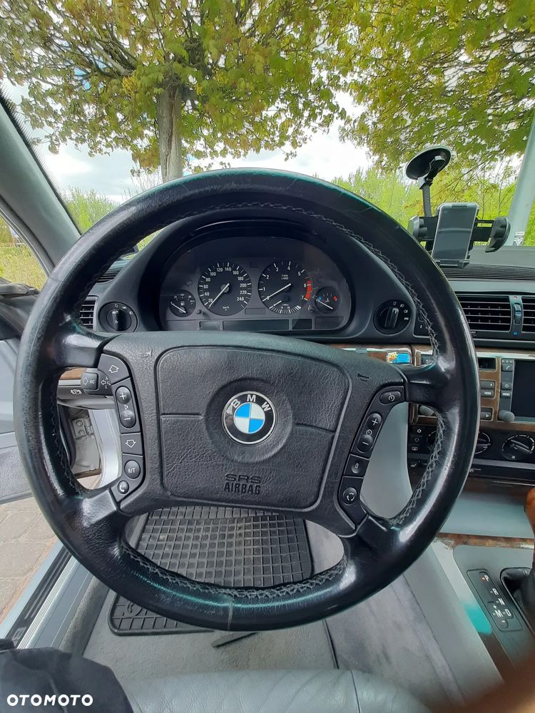BMW Seria 7 - 18