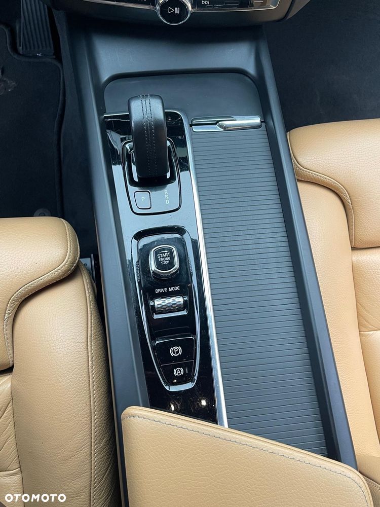 Volvo XC 60 B5 D AWD Geartronic Momentum Pro - 23