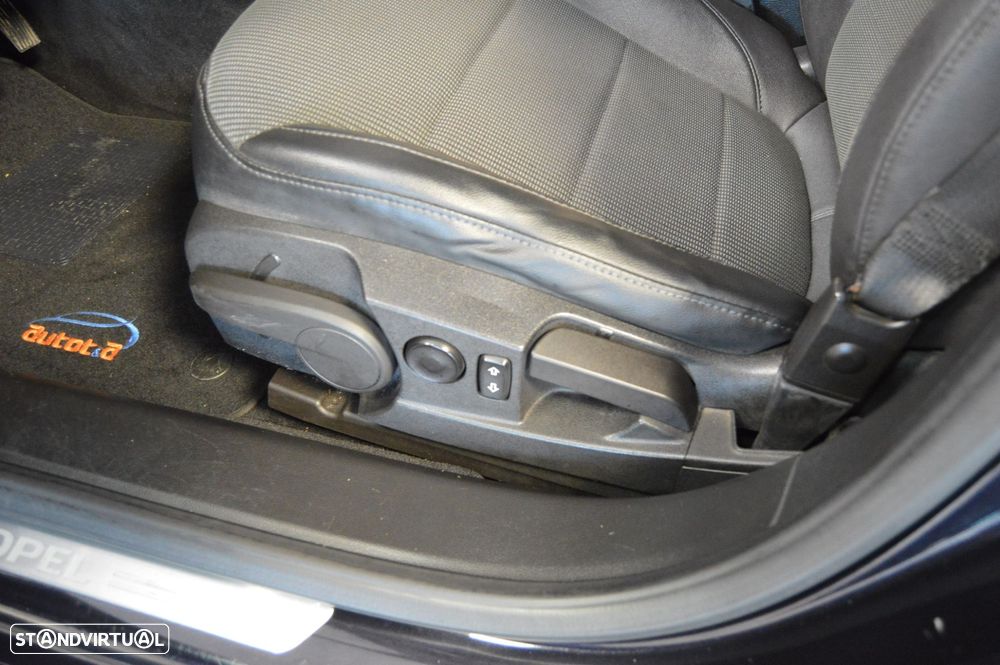 Opel Insignia Sports Tourer 2.0 CDTi Cosmo - 30