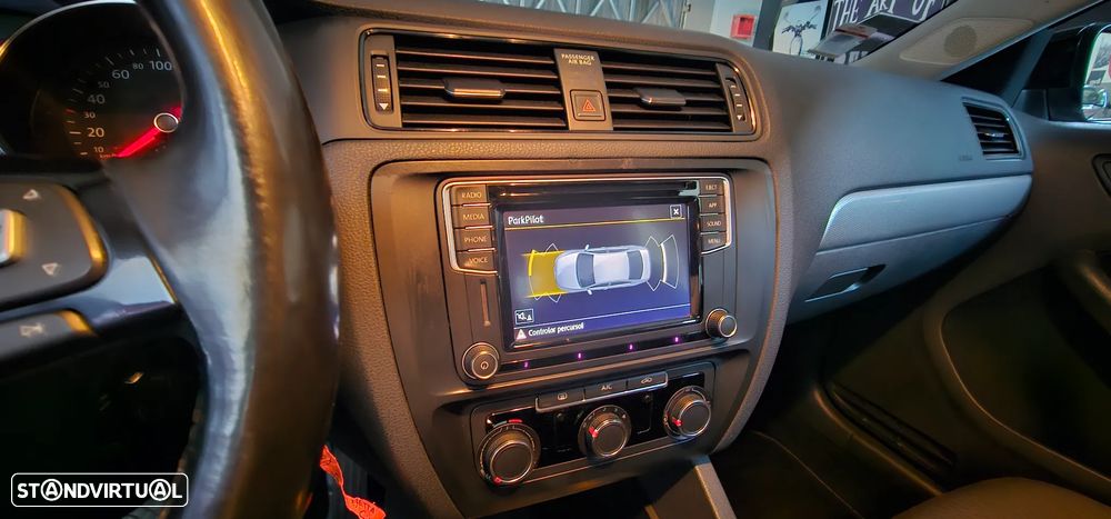 VW Jetta 2.0 TDI Confortline - 51