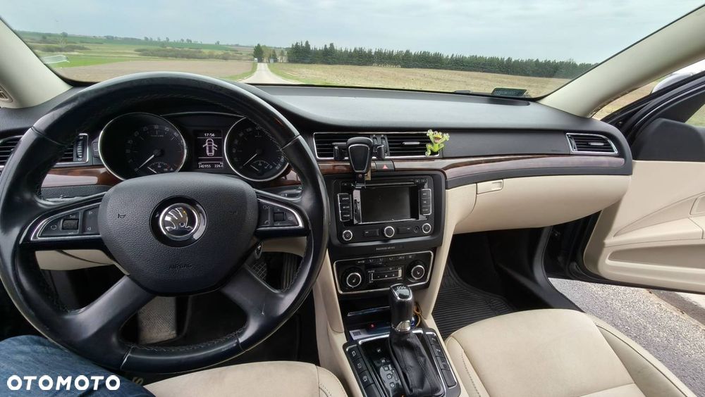 Skoda Superb 2.0 TDI Elegance DSG - 20