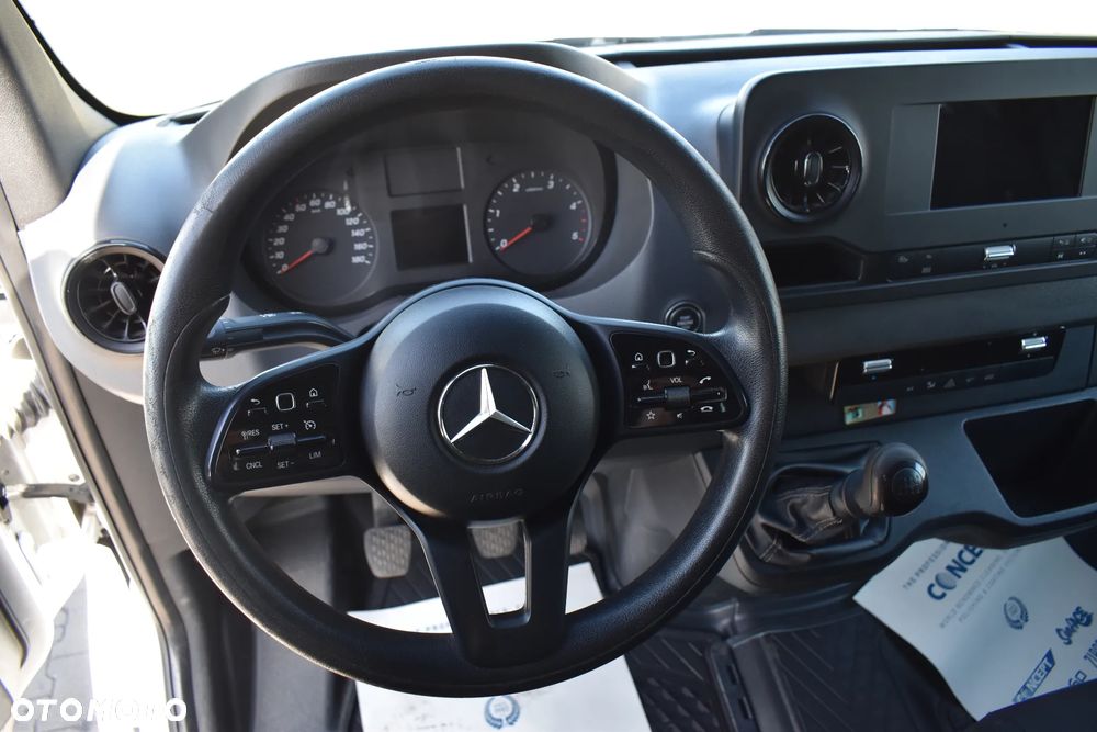 Mercedes-Benz Sprinter - 19