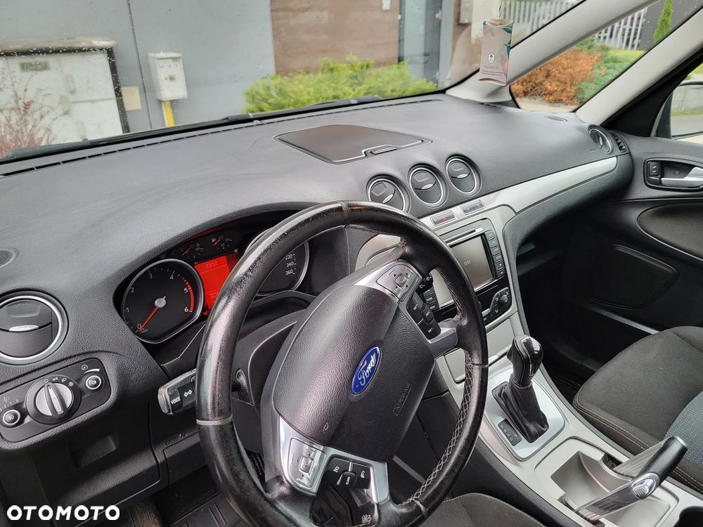 Ford Galaxy - 8