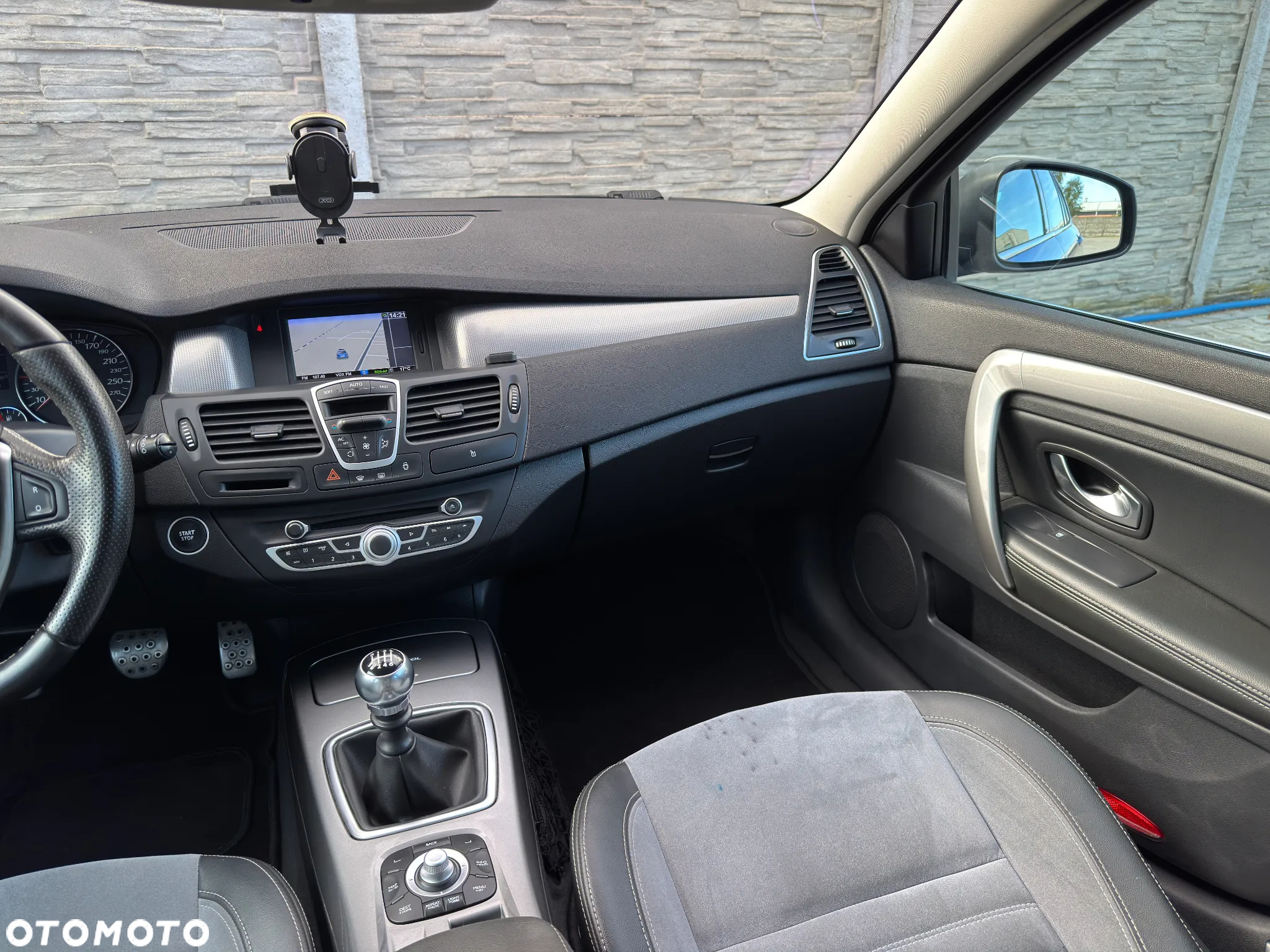 Renault Laguna 2.0 dCi Initiale ESM - 25