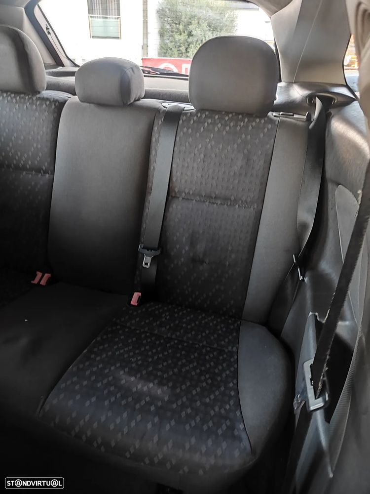 Ford Focus 1.4 Trend - 15