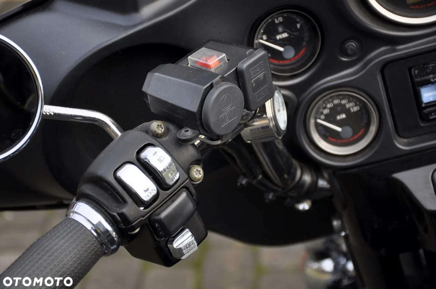 Harley-Davidson FLH Electra Glide - 17