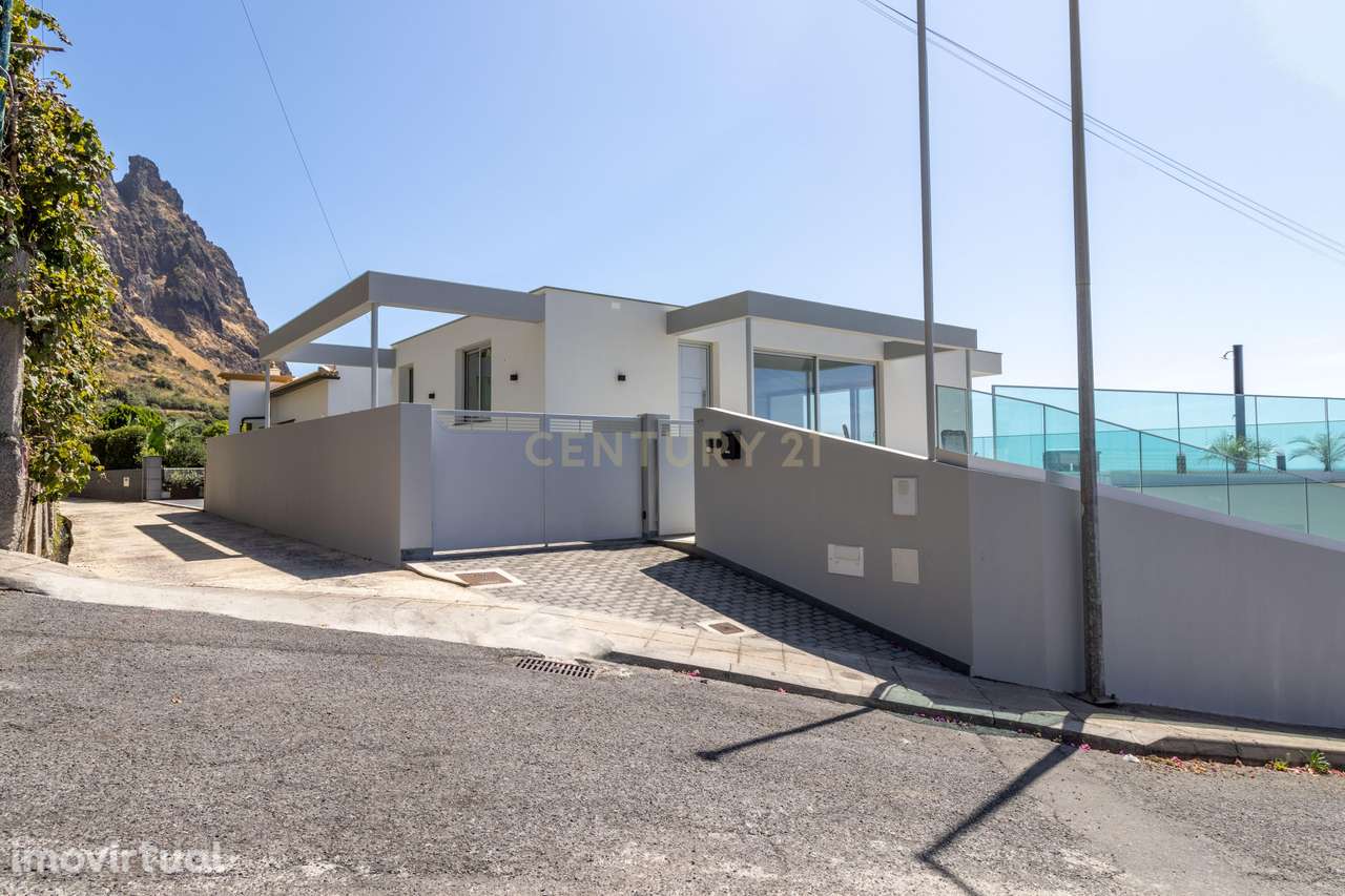 Luxuosa Casa Nova com Vista Mar em Paul do Mar Calheta, Madeira - Grande imagem: 4/39