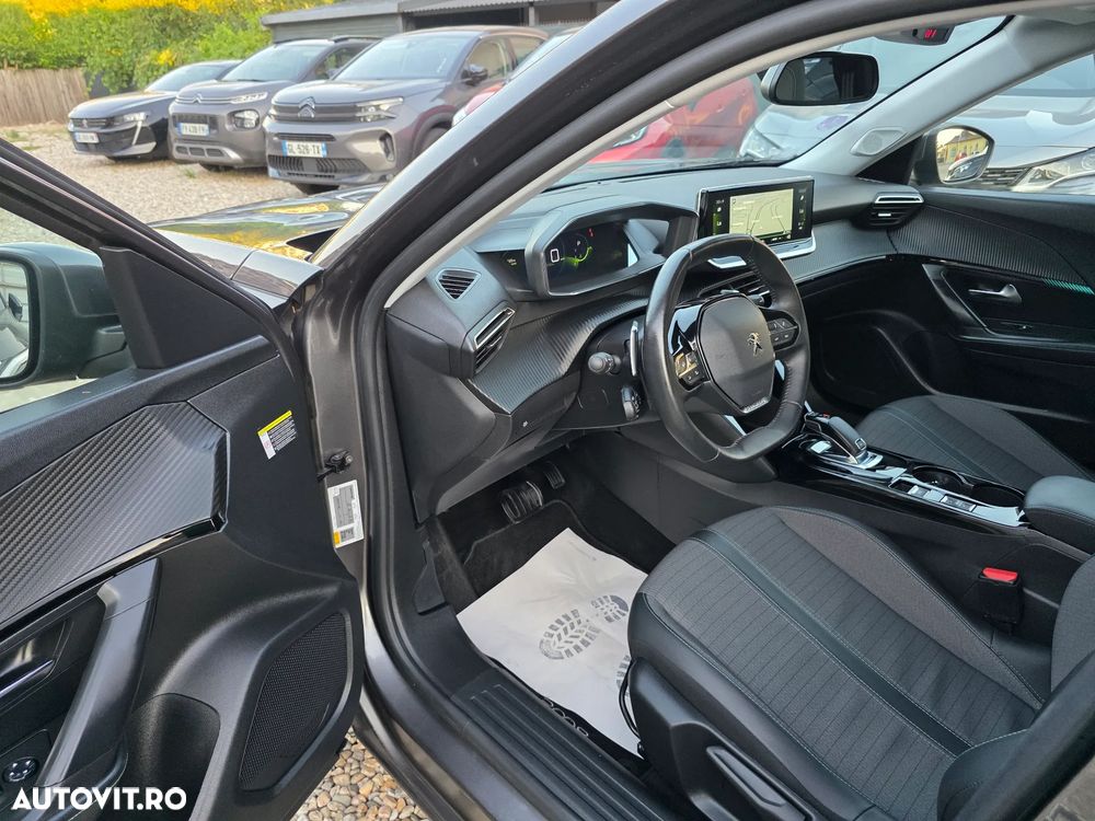 Peugeot 2008 PureTech 130 EAT8 GT - 23