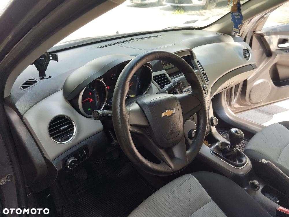 Chevrolet Cruze - 12