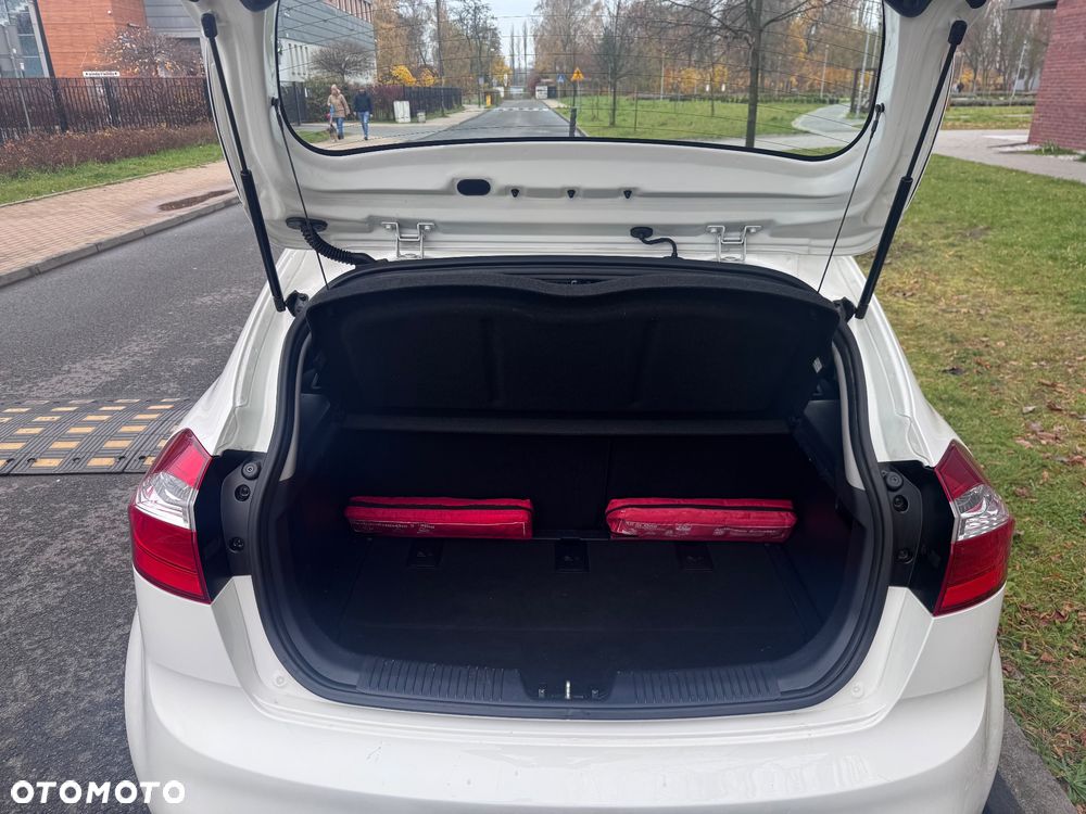 Kia Rio 1.2 Edition 7 - 9