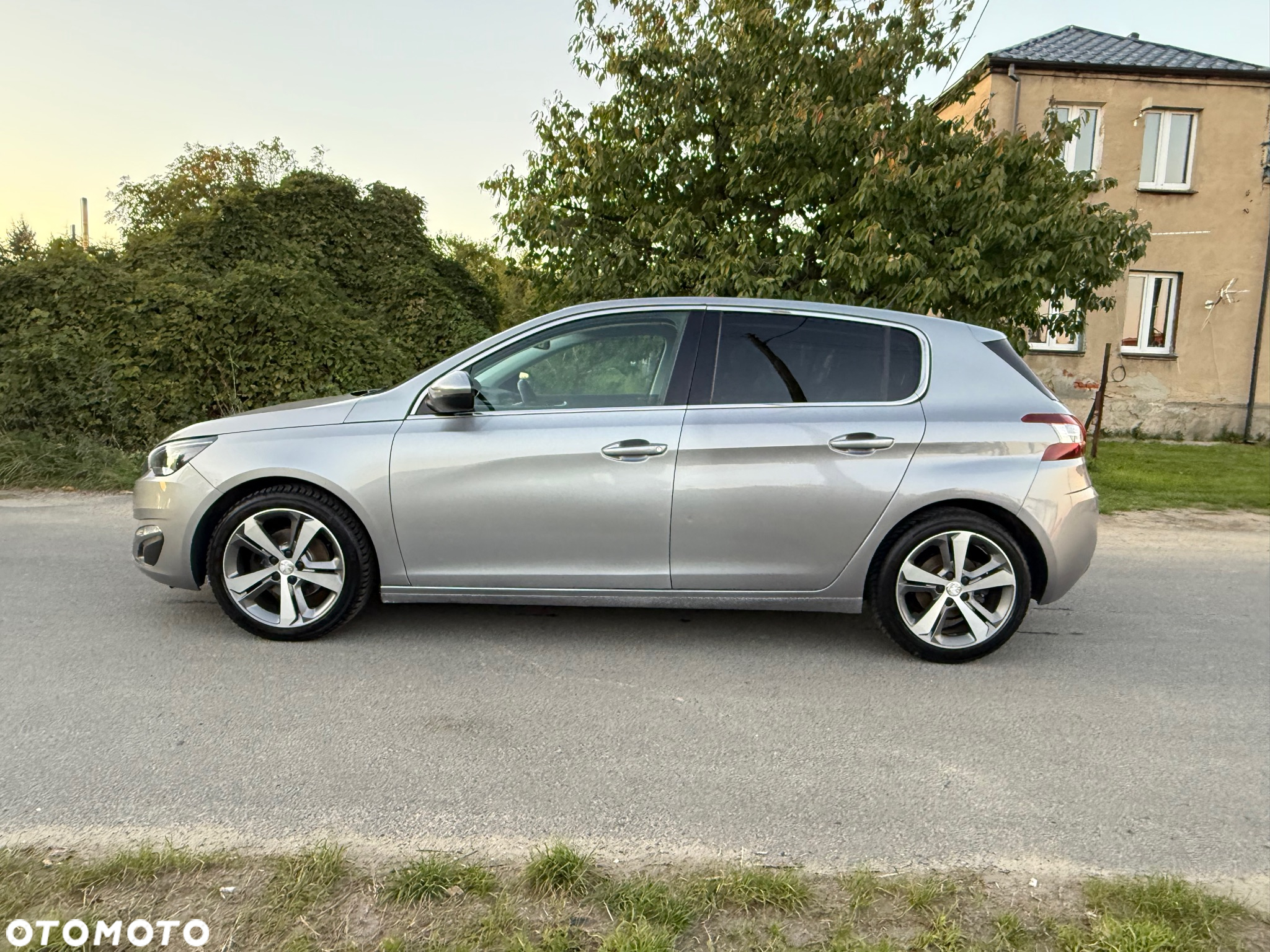 Peugeot 308 1.6 e-HDi Allure S&S - 11