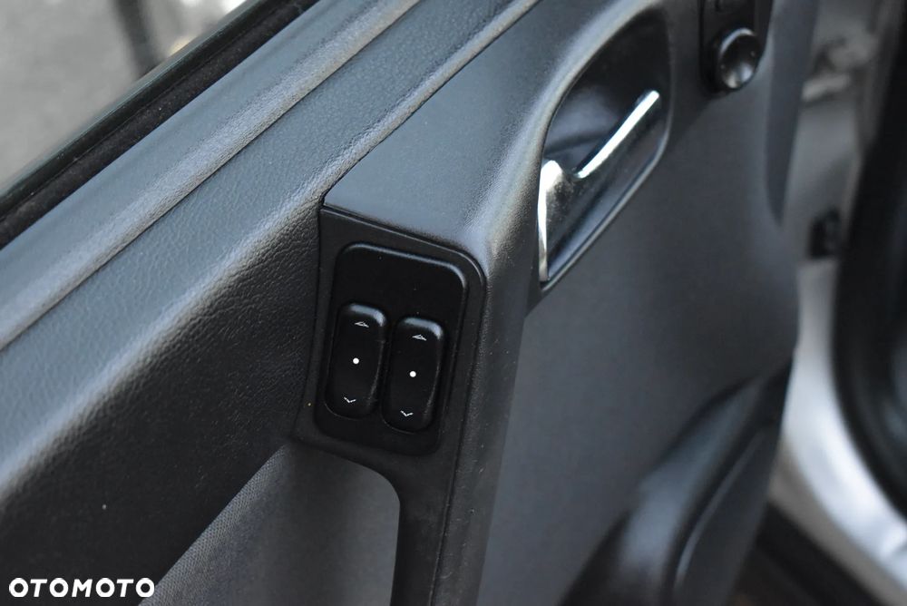 Opel Astra 1.6 NJoy - 17