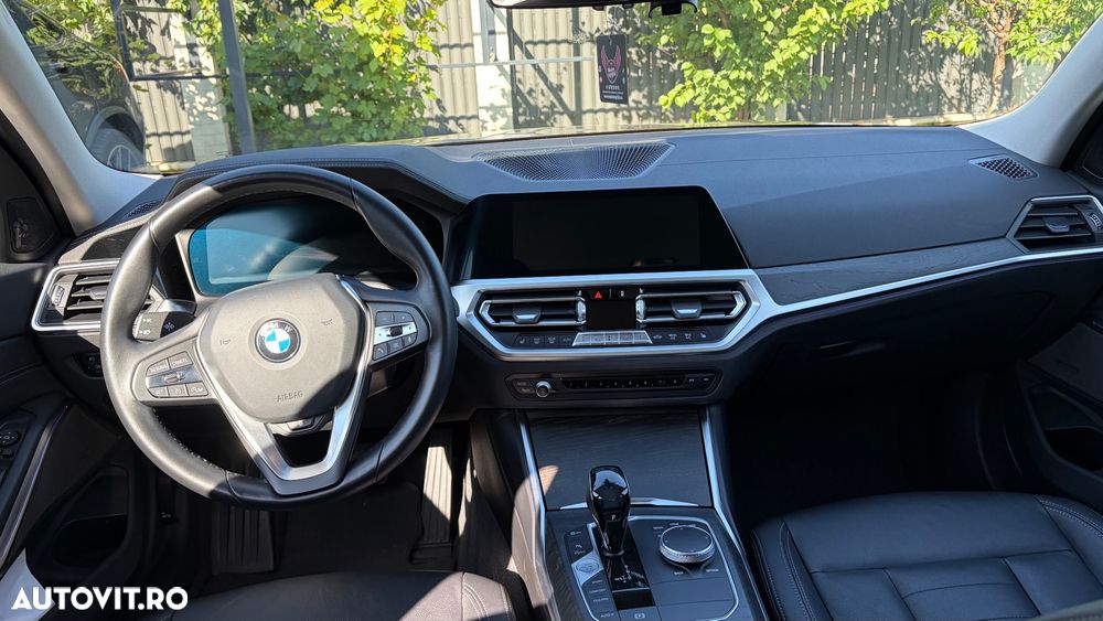 BMW Seria 3 320i Aut. Luxury Line - 4
