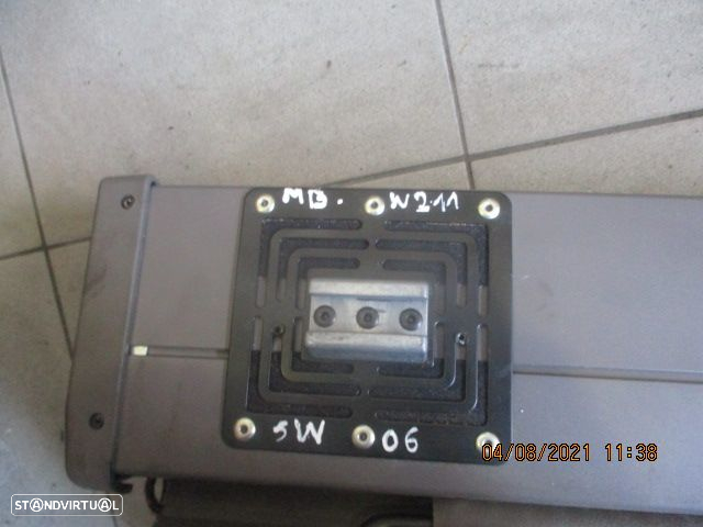 Tampo Cortina Da Mala A2118600075 MERCEDES W211 SW 2006 - 3