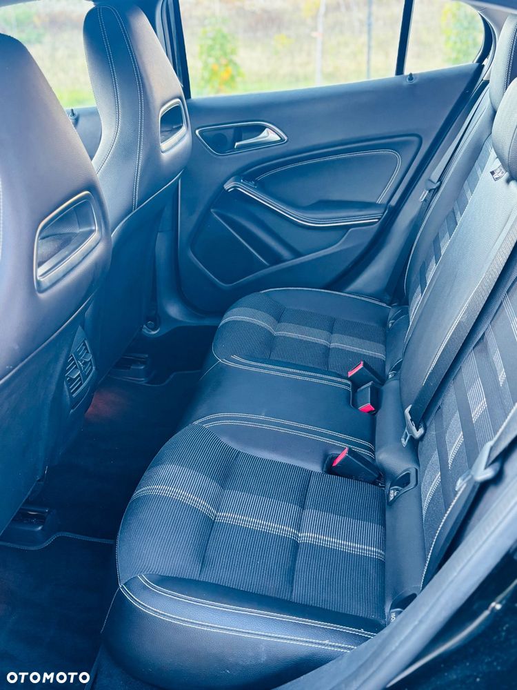 Mercedes-Benz GLA 180 7G-DCT UrbanStyle Edition - 19